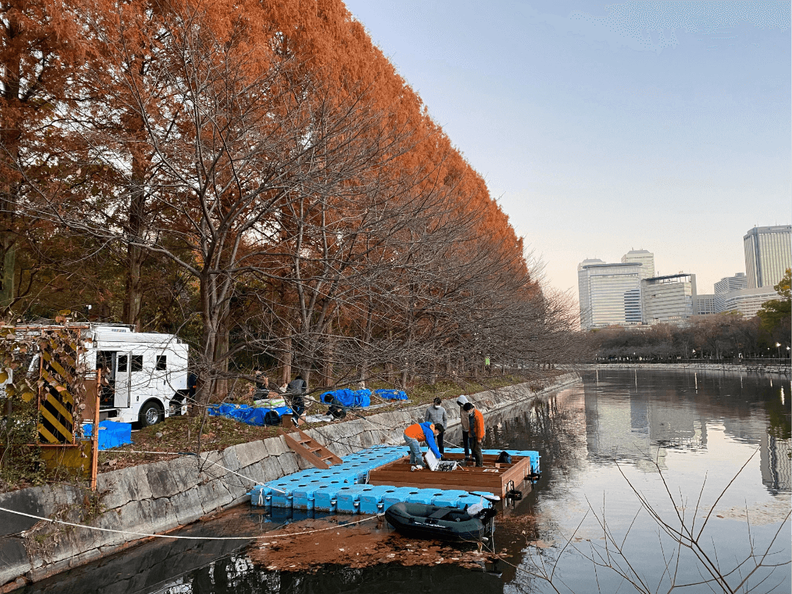 2021年12月に大阪城東外堀で行われた海床ロボット実証実験の様子